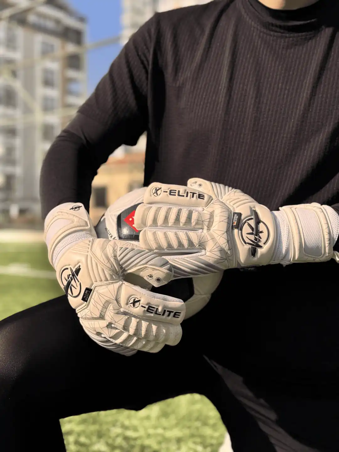 How to Choose Goalkeeper Gloves: A Practical Guide